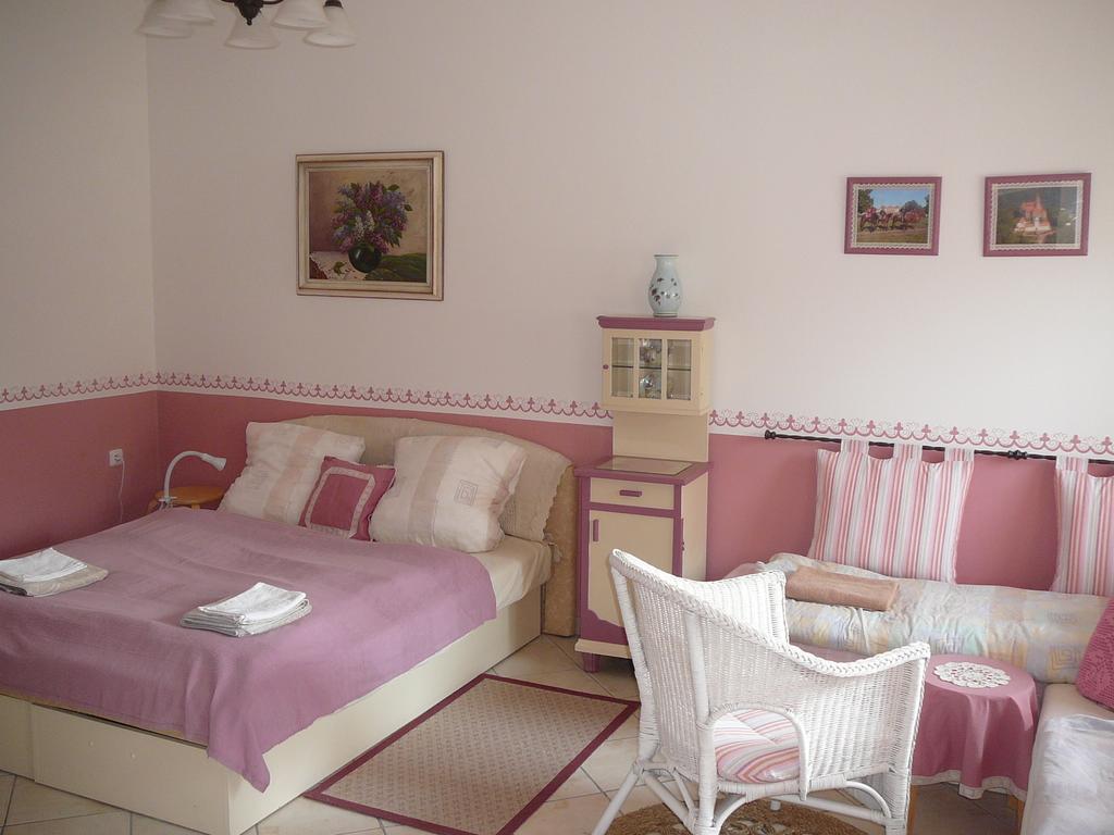 Apartamento La Ferme De Sissi Smrzice Habitación foto